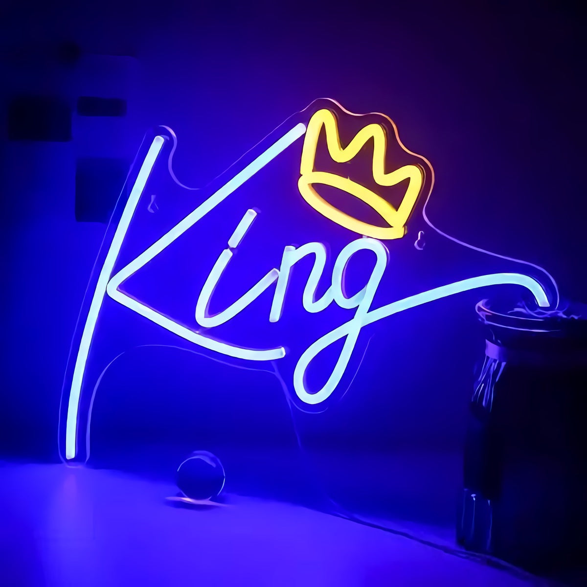 Neon 'King' Crown Sign — Blue