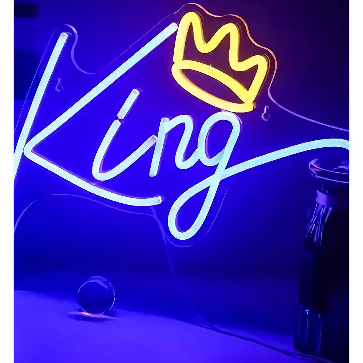 Neon 'King' Crown Sign — Blue
